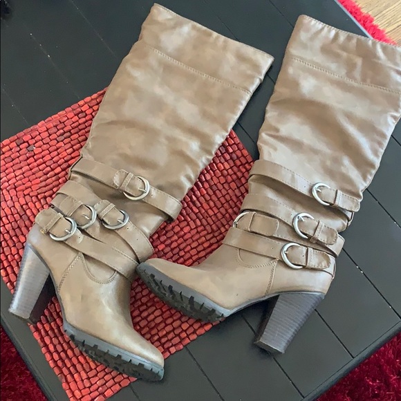 Knee high brown boots - Picture 1 of 4